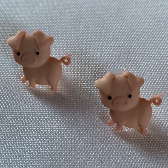 Hand Crafted Jewelry - NWT. Absolutely Adorable Handmade Little Pink Pig Pierced Post Earrings!